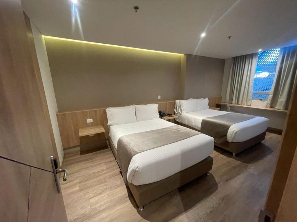Em Hotel Corferias Embajada Americana Bogotá Dış mekan fotoğraf